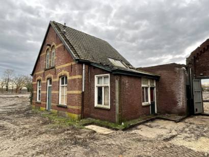 Goirle - Kantoor Ververij, Stoommachinehuis en Fabrieksschoorsteen